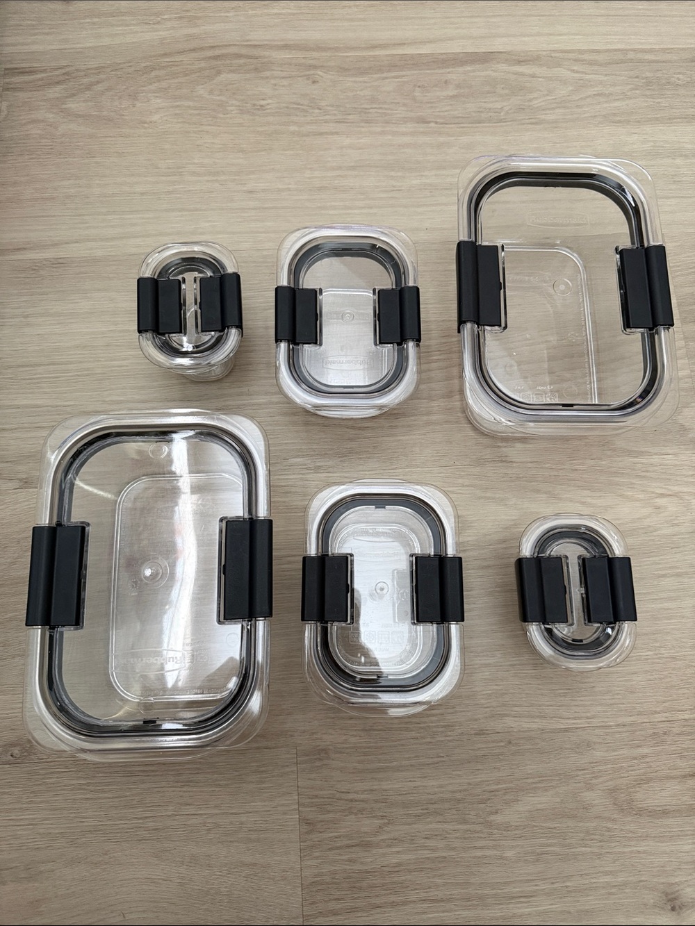 6 Rubbermaid Clear Meal Prep Containers with Black Latches